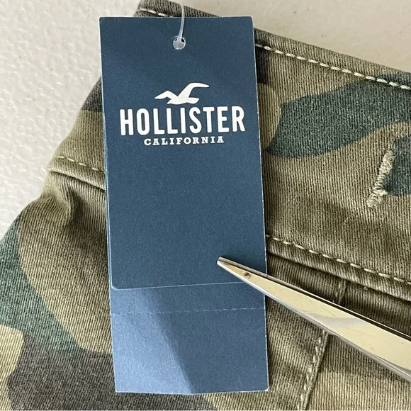 HOLLISTER NWT ULTRA HIGH RISE GREEN CAMO TWILL MOM DENIM SHORTS 00 - Picture 3 of 10